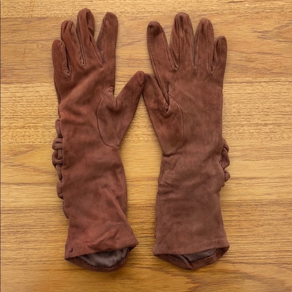 Gloves - Picture 2 of 5
